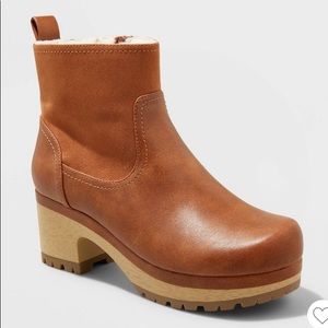 NWOT Target Universal Threads Maisie Clog Boots